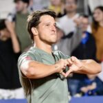 Darderi ringrazia il pubbliico dopo la vittoria